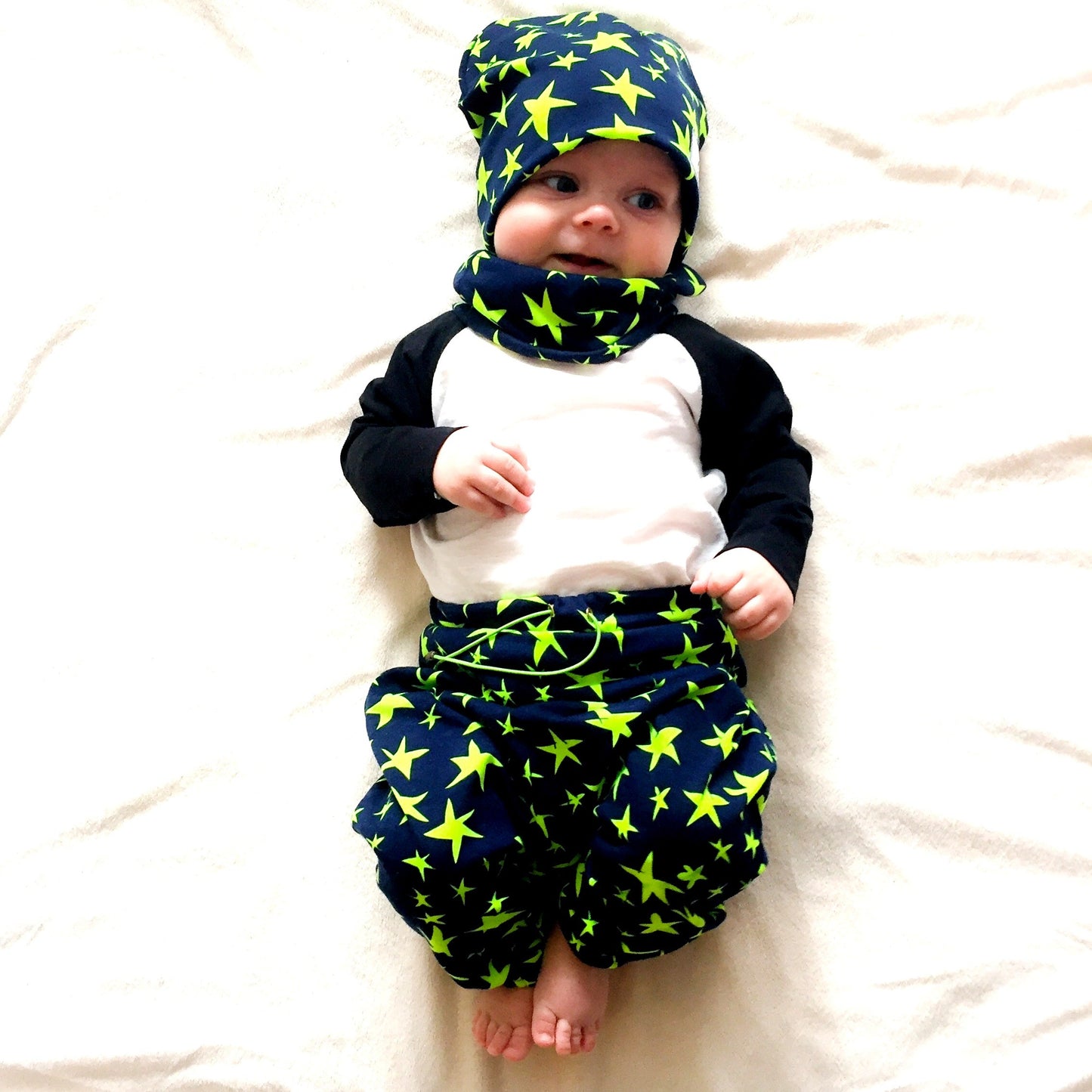 Set Harem pants (size 92) and hat with scarf for children in salmon color with black stripes